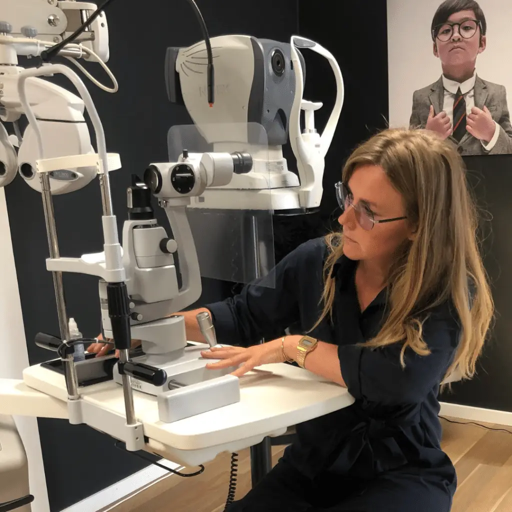 optiker crosseyes synsprøve synsprøverum autoriseret